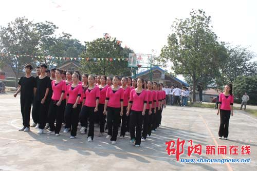 武冈市职业中专举行广播体操比赛