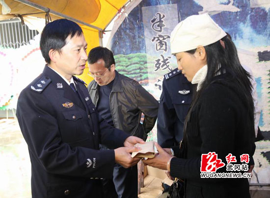 杨能亲临武冈吊唁杨明洪同志