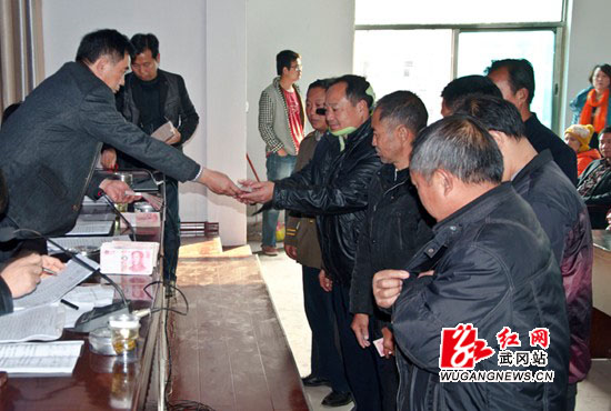 我市三百余名特困师生获中央专项彩票公益金资助