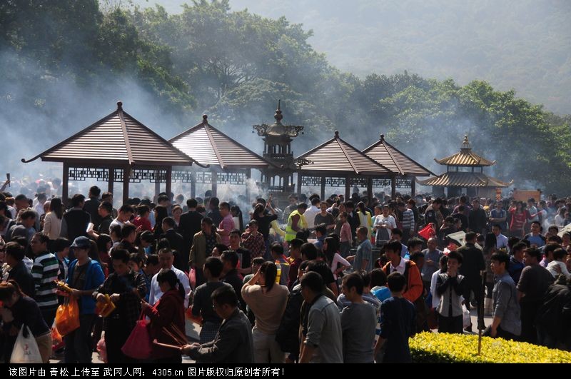 正月初一：深圳凤凰山，人山人海