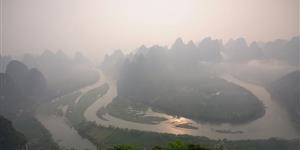 漓江日出（上）