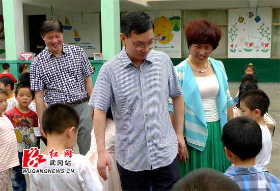 陈恢清六一前夕为少年儿童送祝福