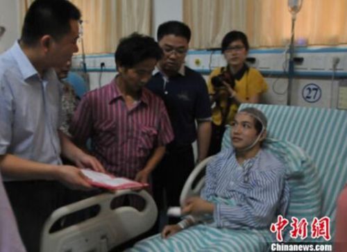 夺刀少年遭高校抢录