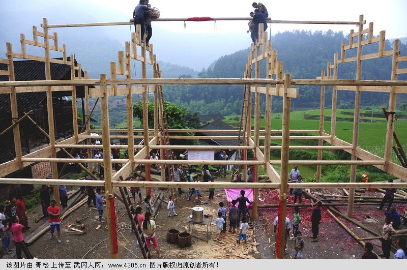 建造新木屋，上梁：撒粑粑和红包