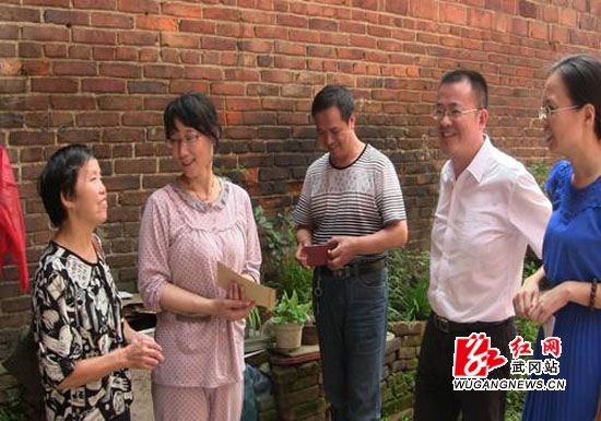 金秋助学送温暖