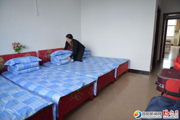 武冈市首所农村留守儿童学校投入使用