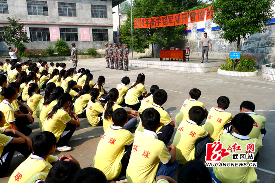 武冈环球职校新生军训
