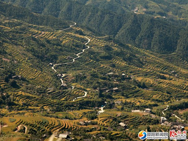 虎形山：村寨公路走出致富路