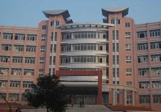 武冈二中校友夏富成向母校捐资5万元