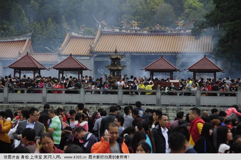 初一的深圳，50万人爬凤凰山（上）