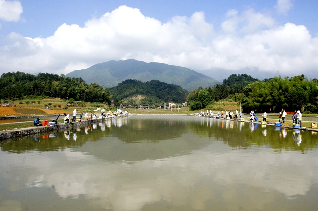 武岡市釣魚協(xié)會(huì)舉辦首屆釣魚體驗(yàn)賽