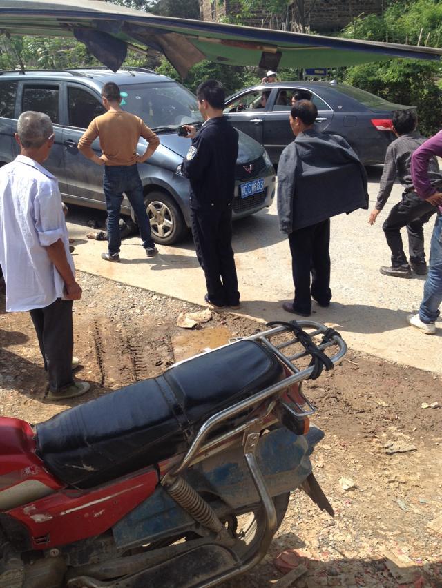 昨下午鄧家鋪代坪發(fā)生一起車禍