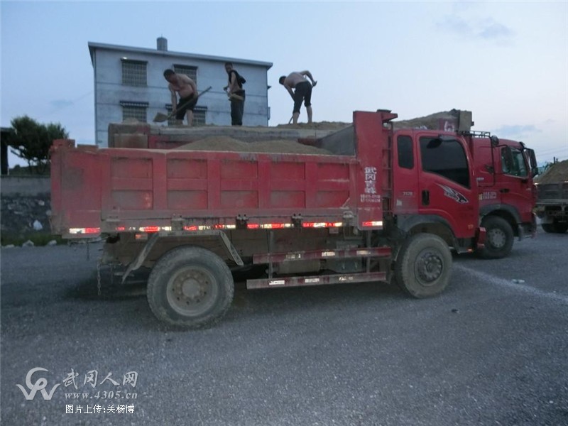 武岡市灣頭橋超限檢測站依法嚴(yán)查見成效
