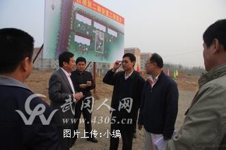 武岡市委書記侯文指導(dǎo)農(nóng)村危改