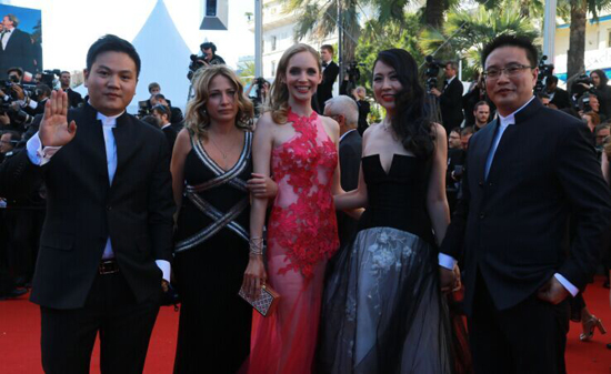 武冈人张珈铭携罗娜现身戛纳红毯 《夜北京》成黑马