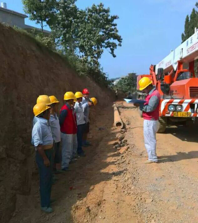 荊竹電力工人酣戰(zhàn)助武馬公路建設(shè)