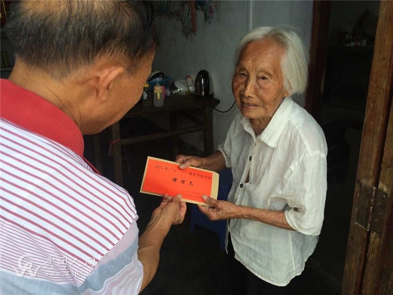 迎“八一”灣頭橋鎮(zhèn)民政慰問(wèn)優(yōu)撫軍人