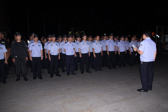 武岡公安出動(dòng)500警力夜查,抓45人