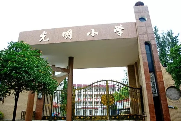 武岡光明小學(xué)校園如此醉人