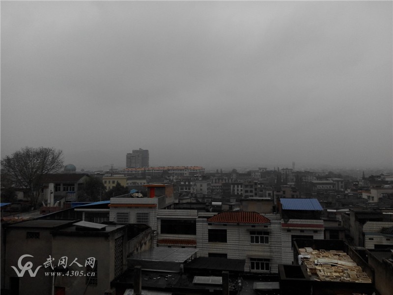 12月15日，一起走过风雨中的武冈城......