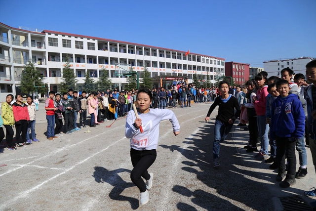 武冈市富田实验学校举办学生田径运动会