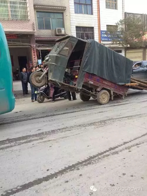 武岡一三輪車飛起來了！