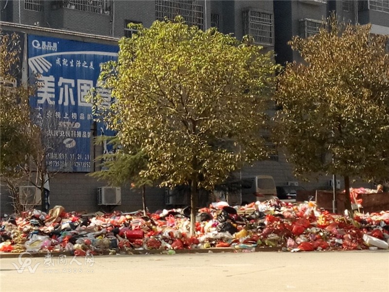 武岡龍湖世紀(jì)花園垃圾成堆是怎么回事