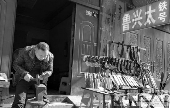 武岡鐵匠魯澤華:打了36年的鐵 手藝就是“守藝”