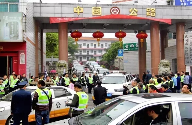 養(yǎng)路工不幸因公殉職 武岡全體公路人送別