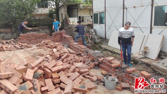 水西门:两违整治,强制拆除违建3处