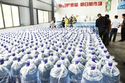 武岡桶裝飲用水專項整治，搗毀黑作坊6家