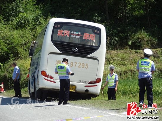武岡開展道路客運(yùn)事故應(yīng)急救援演練