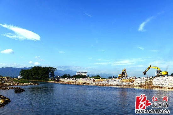 鄧元泰鎮(zhèn)、城步方向，修30多公里防洪堤
