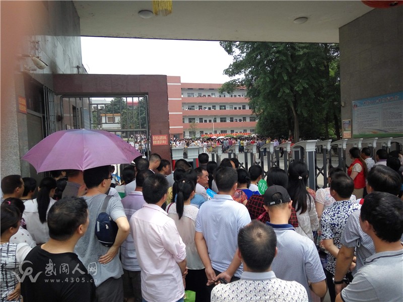 武岡一中考場第一場考完