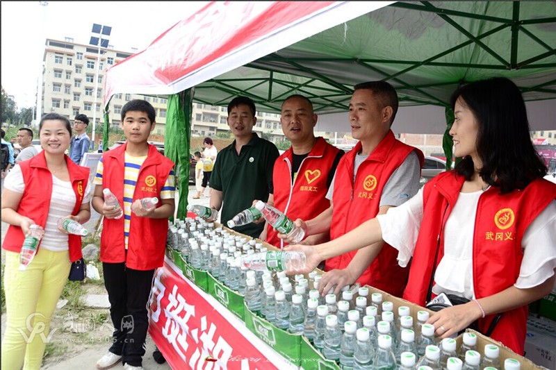 武岡義工助力高考，志愿服務與你同行