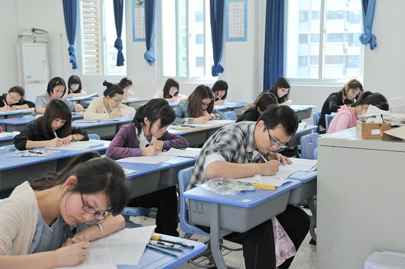 武冈公开调配老师,一二三中各15人