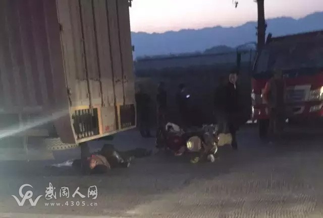 網(wǎng)傳灣頭橋慘烈車禍,腦殼被碾碎!
