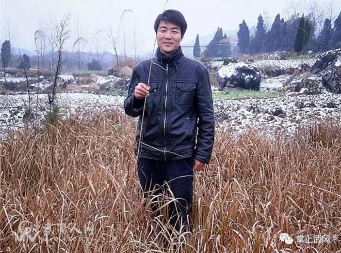 雙牌鎮(zhèn)豬司令夏付盛帶領(lǐng)村民拔窮根