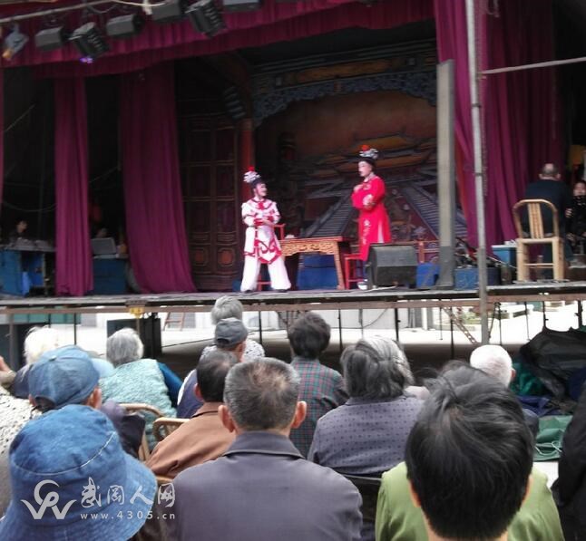 武岡送戲下鄉(xiāng)走基層 文化惠民暖人心