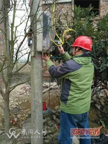 誰(shuí)還敢造次！斷水又?jǐn)嚯姡∥鋵芜`法建筑出狠招！