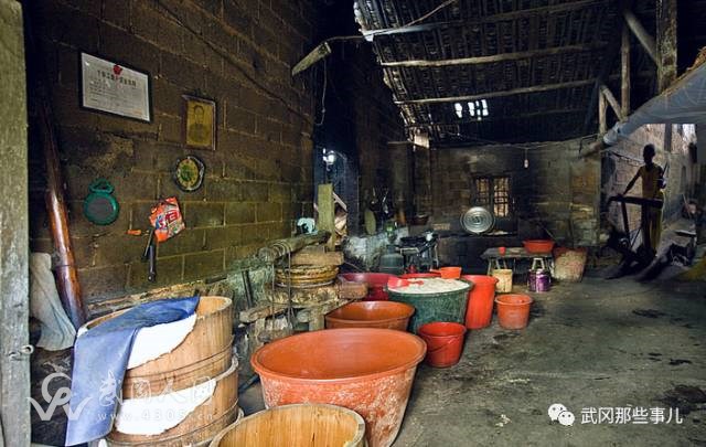 武岡一豆腐廠隨意排放黑煙廢水且噪音擾民,被居民...