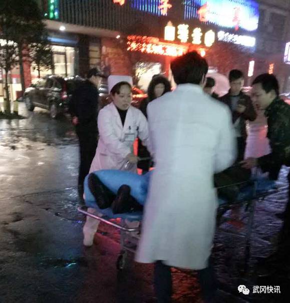 車禍！摩托車在武岡街頭撞人，老太太昏迷不醒！