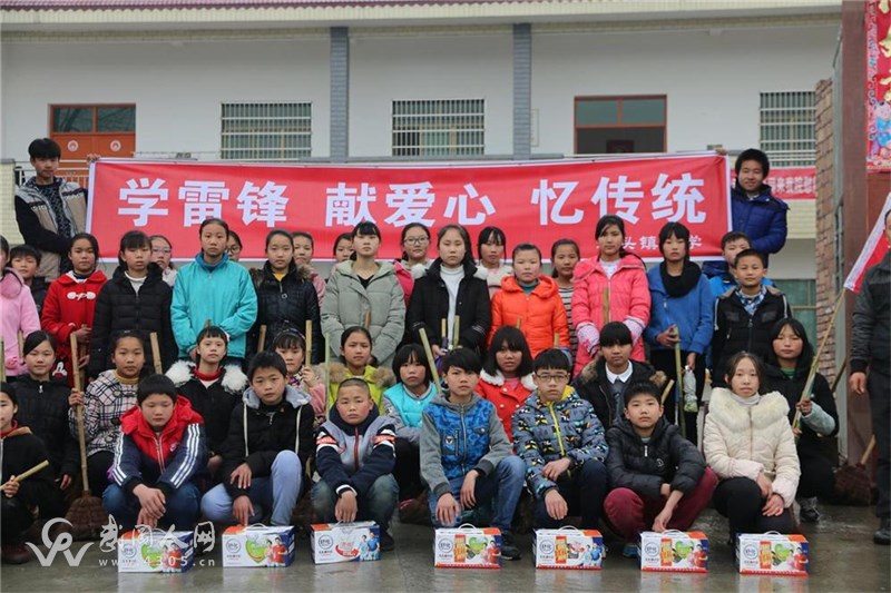 灣頭鎮(zhèn)中學(xué):開展“學(xué)雷鋒獻愛心 憶傳統(tǒng)”活動