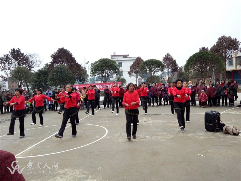 灣頭橋鎮(zhèn)泉塘村舉行慶“三。八”國際婦女節(jié)活動(dòng)