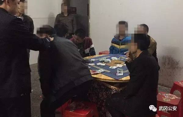 武岡民警查處一賭博窩點(diǎn)！