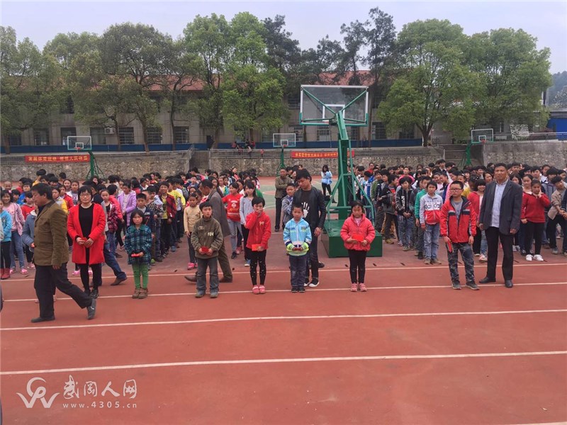 惠州市武岡同鄉(xiāng)會(huì)情系家鄉(xiāng)發(fā)展，捐助20名貧困學(xué)子
