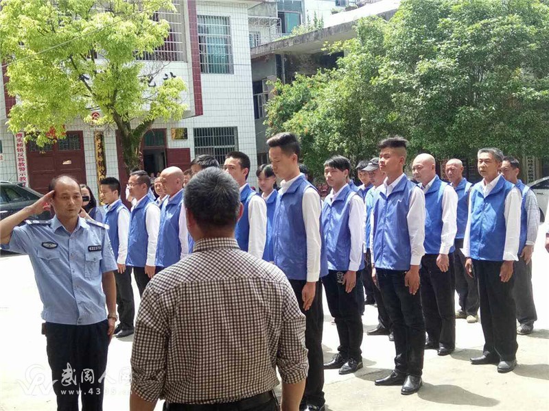 灣頭橋司法所組織社區(qū)矯正人員行為規(guī)范首次訓(xùn)練