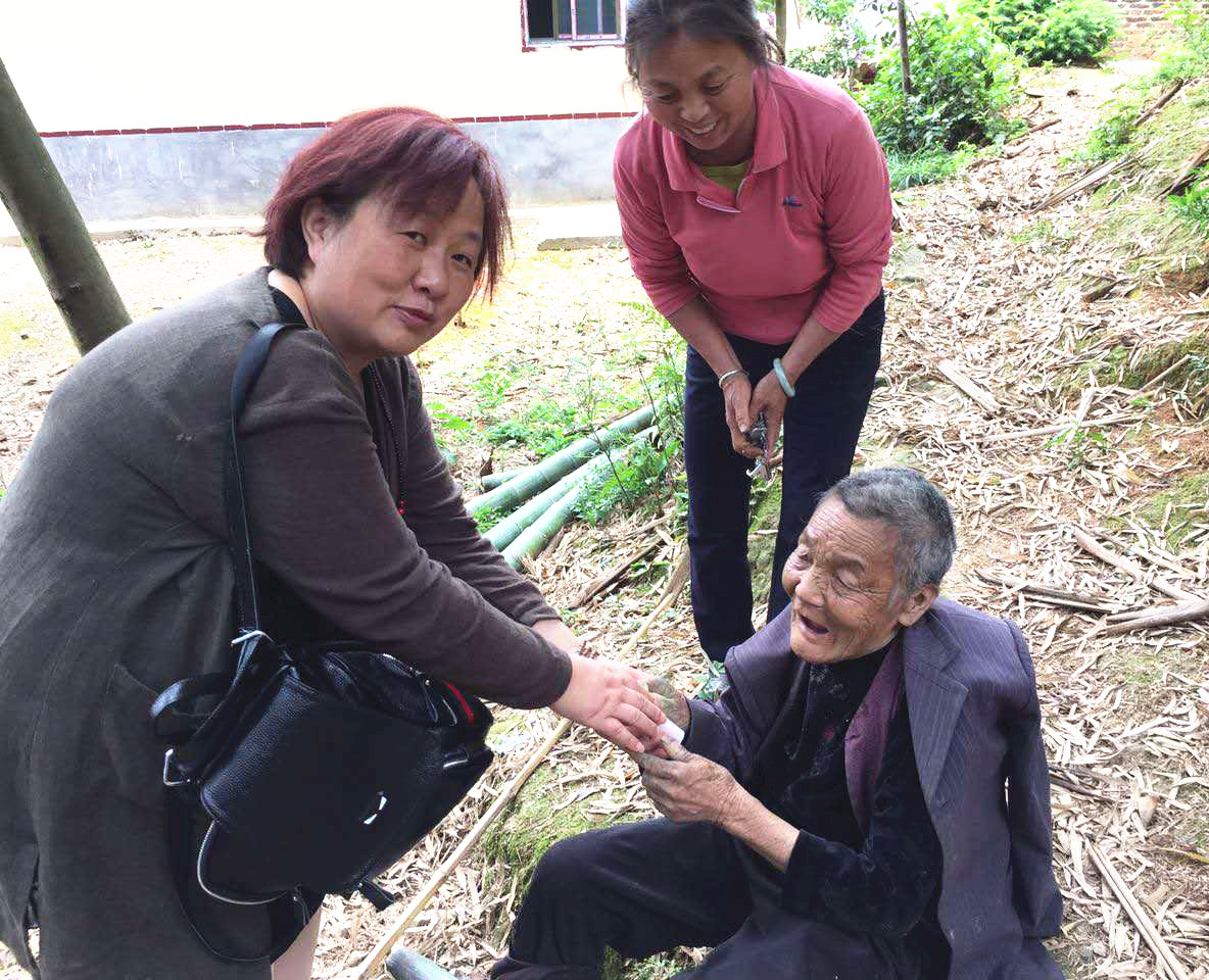 武冈自发爱心团队用善款慰问特困家庭获点赞