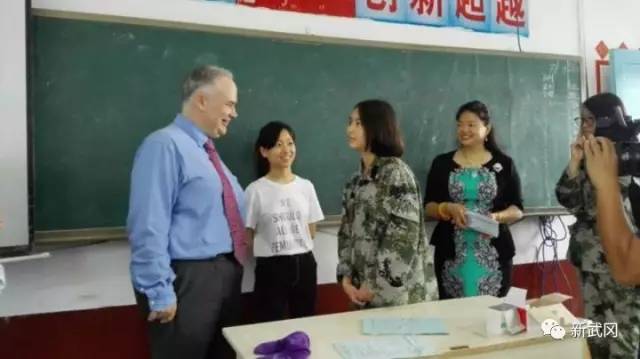 華僑華人外國(guó)友人來我市考察教育領(lǐng)域合作