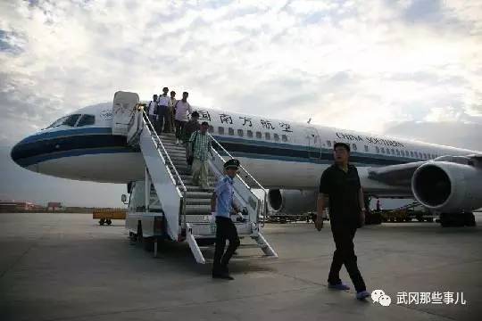 武岡機(jī)場舷梯車驚現(xiàn)街頭!通航時(shí)間及航線...